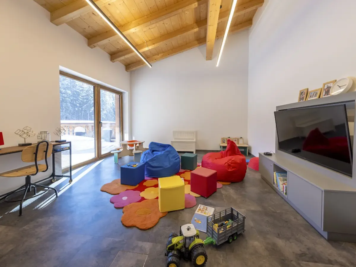 Das Spielzimmer für Kinder im Chaletdorf
